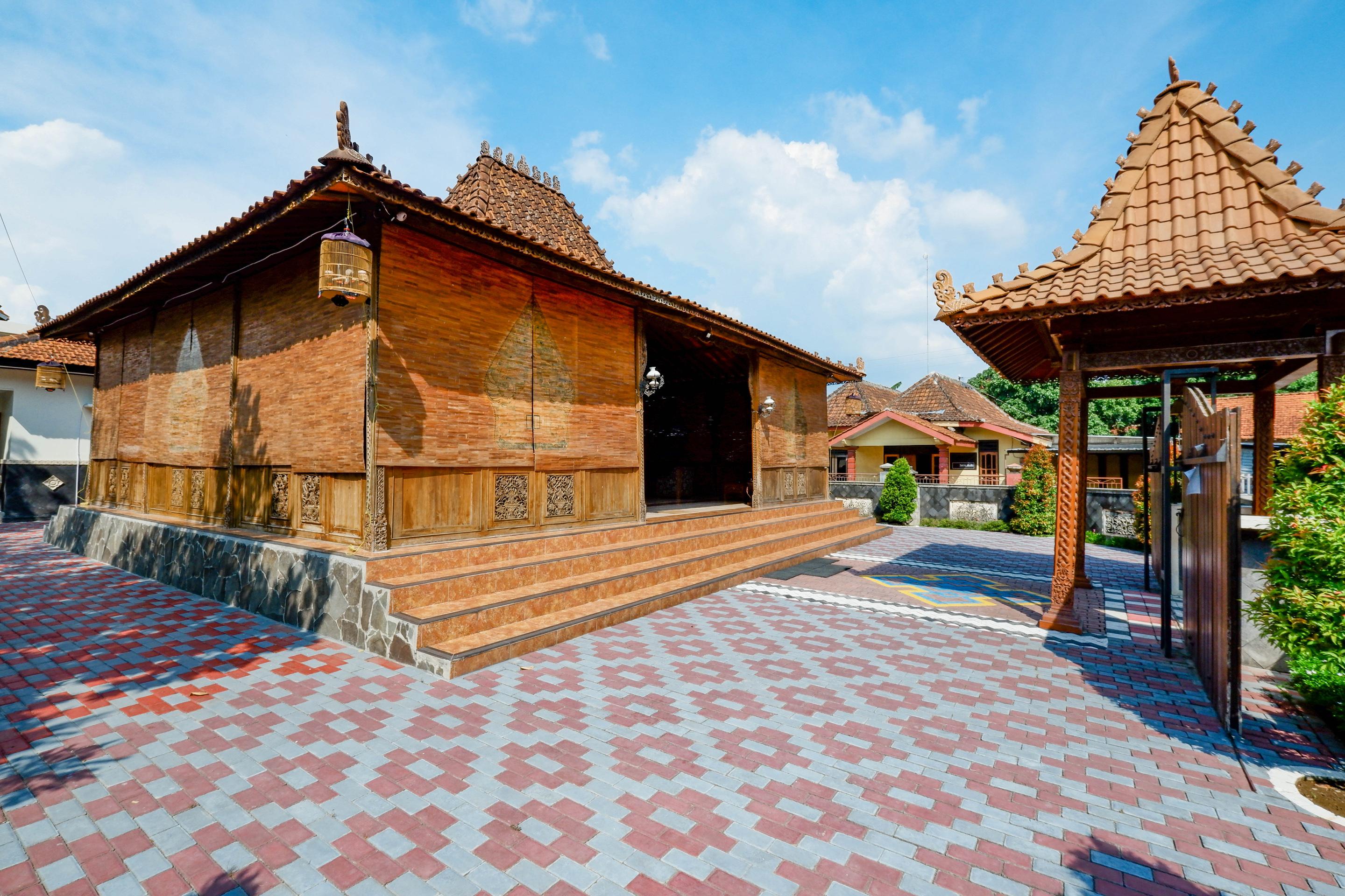 Oyo 2327 Pagsis Village Klaten Kültér fotó